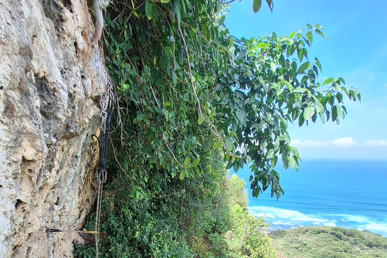 Yogyakarta: Parangtritis Beach Rock Climbing Tour All inclusive: Parangtritis Beach Rock Climbing Tour