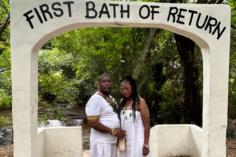 Assin Manso Ancestral Slave River Park och capecoast slott