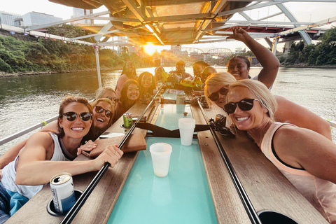 Nashville: Private Pontoon Boat Cruise