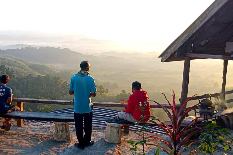 Khao Lak: Magisk soluppgång över molnen vid Khao Khai Nui