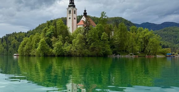 Bled: Geführte Wanderung am Bleder See mit Sahnetorte