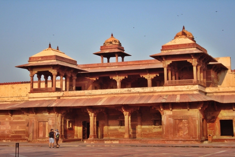 Au départ de Delhi : visite des lieux célèbres Taj Mahal et Fatehpur SikriExcursion avec voiture confortable et climatisée et guide local uniquement