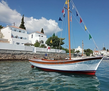 Esplorazione in barca dell'isola di Spetses ΖΩΗ e-kaiki