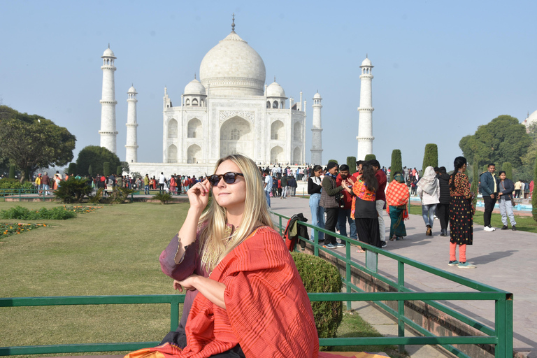 Vanuit Delhi: Taj Mahal-tour per supersnelle trein, all-inclusiveTour met 1e klas trein met auto, gids, tickets en lunch