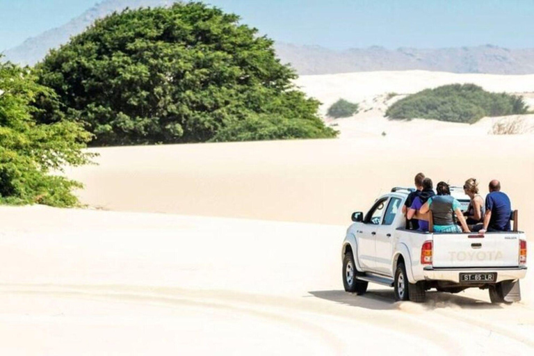 Boavista: Santa Monica beach, Varandinha cave, Sand dunes