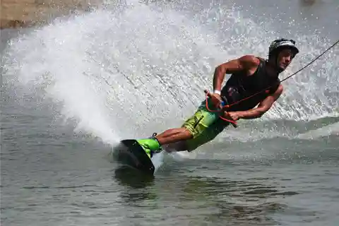 Wassersport in Bratislava – Wakeboarding/Wasserski/Kneeboard