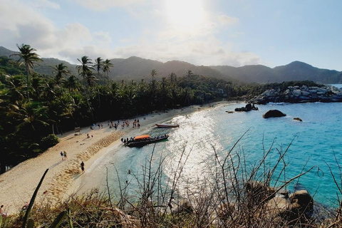 SANTAMARTA: TOUR Cabo San Juan Del Guia Derde sector van de Tayrona PNN.SANTAMARTA: TOUR Cabo San Juan Del Guia Derde Sector Van Tayrona Nationaal Park.