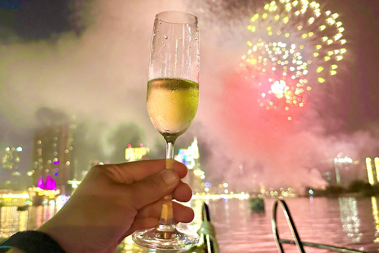 胡志明市：2026年除夕烟花快艇之旅团体游：除夕烟花快艇巡游