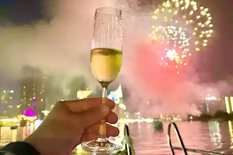 Città di Ho Chi Minh: Crociera in barca con i fuochi d'artificio di Capodanno