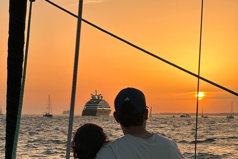 لشبونة: رحلة بحرية رومانسية عند غروب الشمس مع النبيذ والتاباس البرتغالي