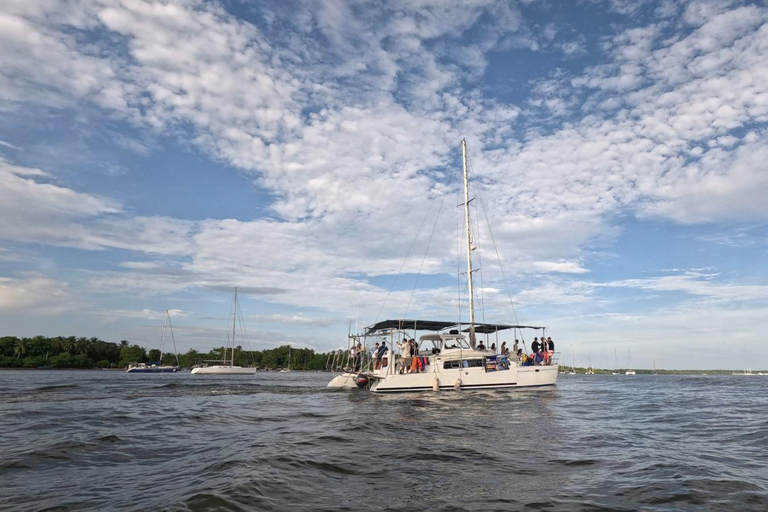 Wycieczka katamaranem - Costa del Sol El SalvadorWycieczka katamaranem - słoneczne wybrzeże Salwadoru