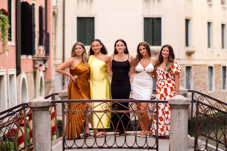 Venice With Professional Photographer Express Photoshoot in Rialto