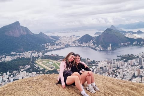 Two Brothers Hiking Tour in Vidigal