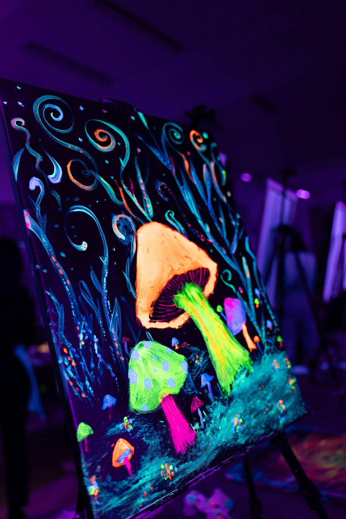 Neon Paint – Malen und Wein im Dunkeln in Posen