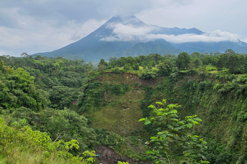 Lo más destacado de Yogyakarta: tour por el volcán Merapi y los templosPuntos destacados de Yogyakarta: tour por el volcán Merapi y los templos