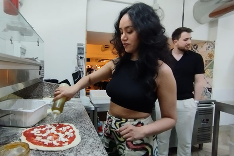 Naples : Cours de fabrication de pizzas avec un chef napolitain et boisson