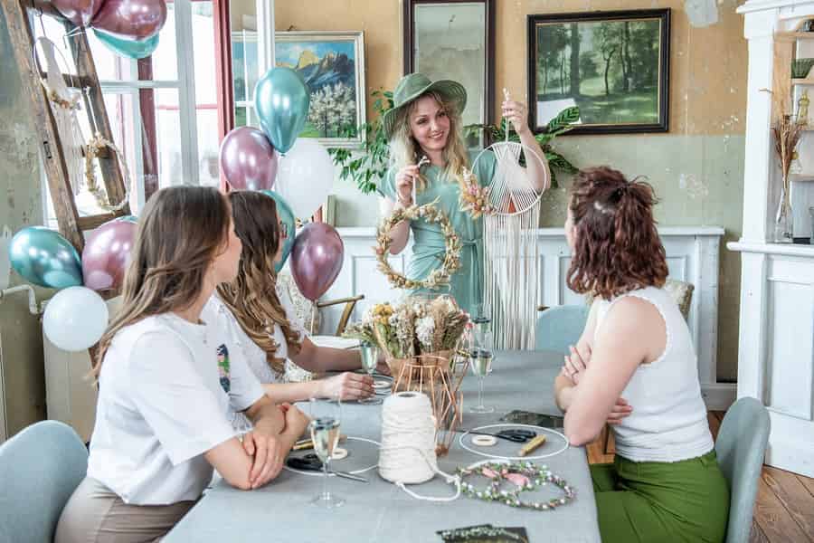 Workshop in Leipzig - Traumfänger mit Trockenblumen / Dried Flower Loop. Foto: GetYourGuide