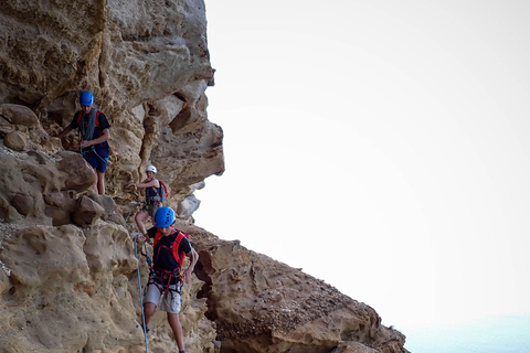 Séance de découverte de l'escalade dans les Calanques près de Marseille