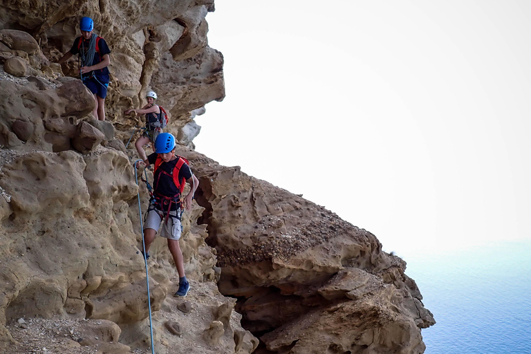 Sessão de descoberta de escalada nas Calanques, perto de MarselhaSessão de descoberta de escalada em Calanques, perto de Marselha