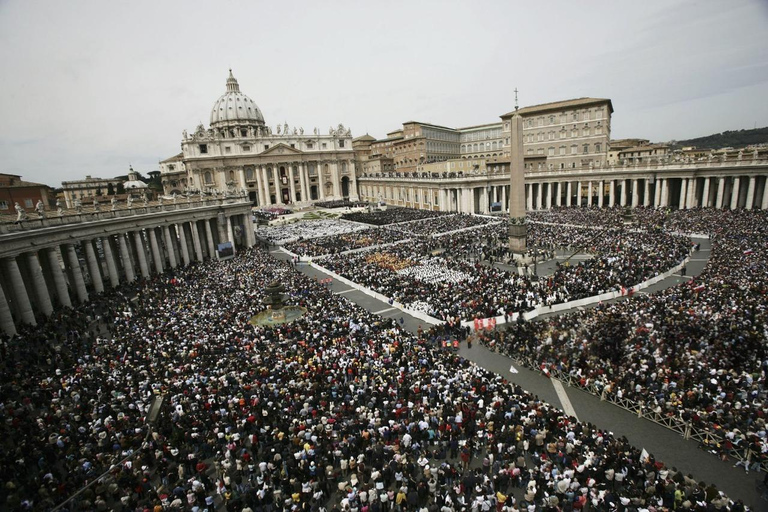 Rome: Papal Audience with Guide and Priority Entry Papal Audience + Small Group