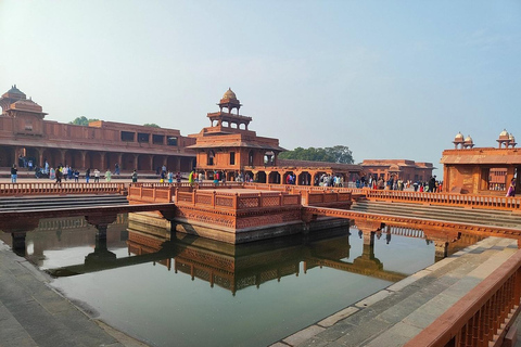 Från Agra till Jaipur: Chand Baori och Fatehpur Transfer Tour