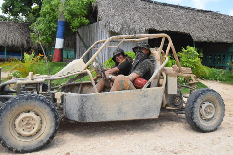 buggy ride through the Dominican countrysidePaseo en calesa por la campiña dominicana