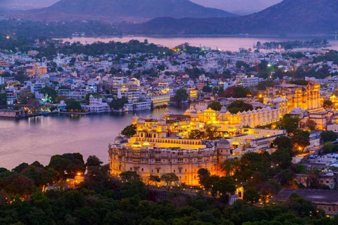 Udaipur: Palace of Udaipur &amp; Jagdish Temple Walking TourUdaipur: Palace of Udaipur and Jagdish Temple Walking Tour