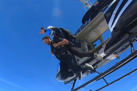 From Medellin: Spectacular Skydiving