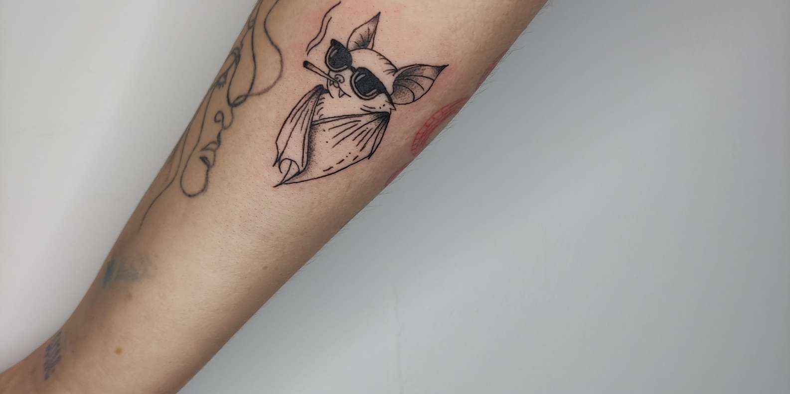 홍대 하스타투. 레터링타투. 미니타투. 라인타투 (@has__tattoo) • Instagram photos and videos, image size:1585x792