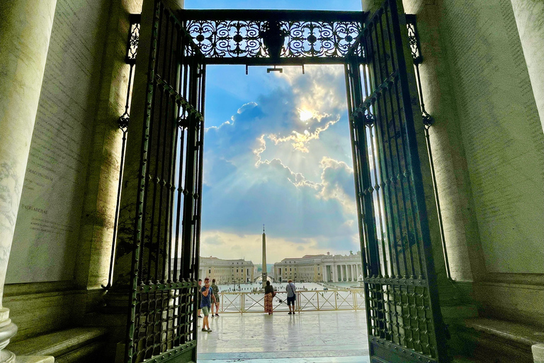 St. Peter Basilica, Tomb, Dome & Underground Catacombs Tour Catacombs Guided Tour & Skip the line Basilica