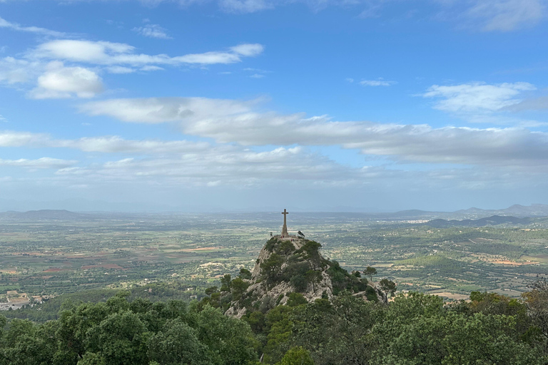 Hiking tour with a dream view of the former monastery of Sant Salvador, 3-4 hours. Hiking tour with fantastic views to the former Sant Salvador monastery 3-4 hrs.