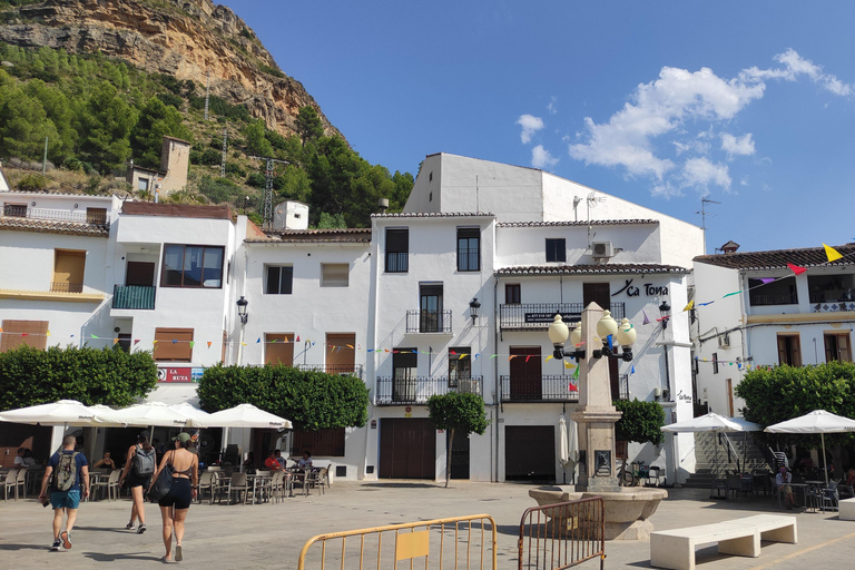 From Valencia: Excursion to Chulilla + hike and kayak tour on the lake From Valencia: Excursion to Chulilla + hike and kayaking tour on the lake