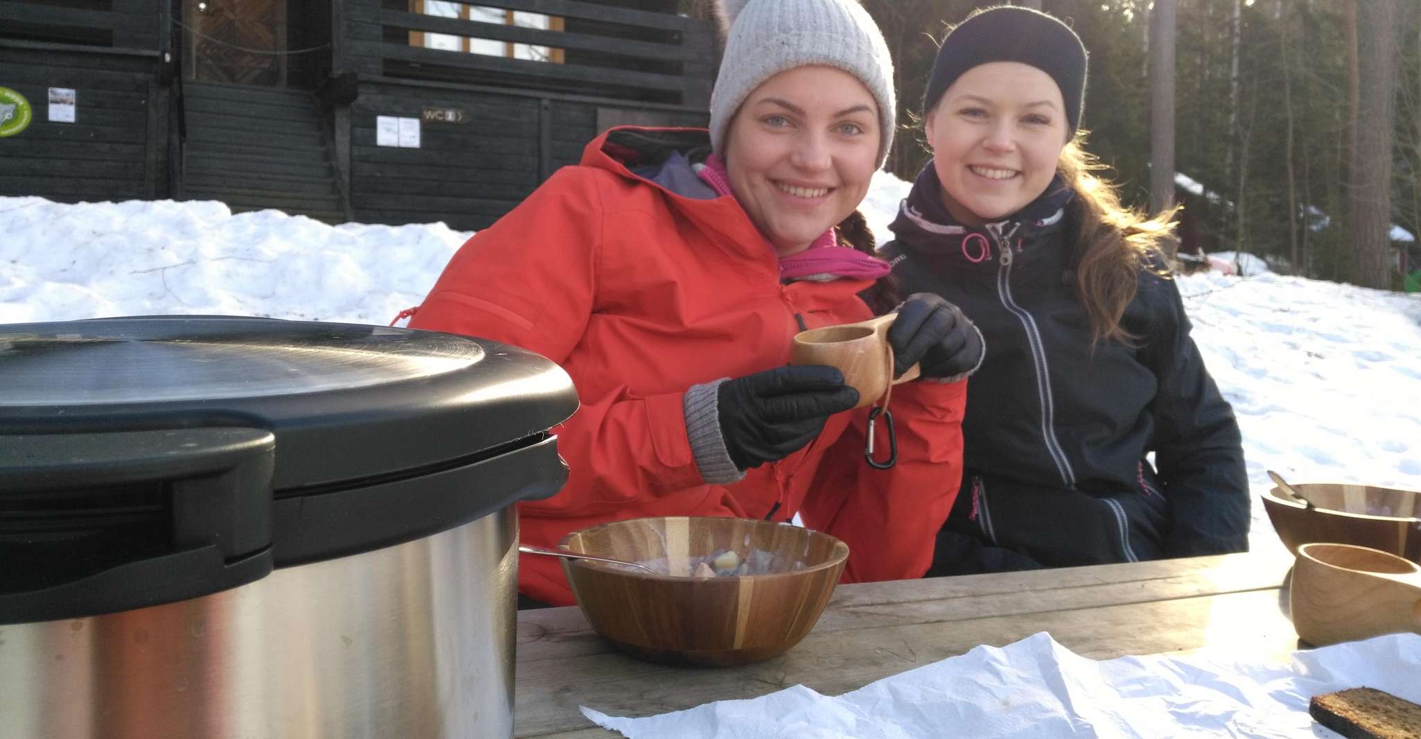 ヘルシンキ から , 食糧 と 飲み物 を 携え た 国立 公園 の ヒッチハイクツアー - Hizvo