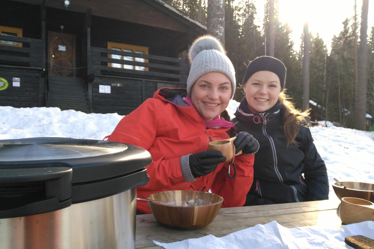 From Helsinki: Nuuksio National Park Hiking Tour with Food