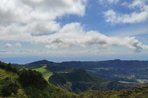 Hidden Routes of Sete Cidades: Lagoons and Unique Landscapes 4x4 Hidden Routes of the Seven Cities: Lagoons and Unique Landscapes 4x4