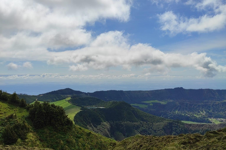Hidden Routes of Sete Cidades: Lagoons and Unique Landscapes 4x4 Hidden Routes of the Seven Cities: Lagoons and Unique Landscapes 4x4