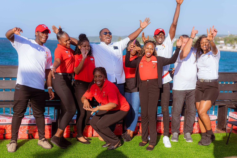 Montego Bay : Poko Loko Floating Bar Island Chill TourMontego Bay : Excursion détente sur l&#039;île du bar flottant Poko Loko