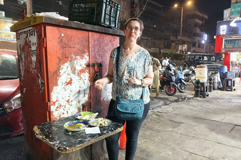 Mercado nocturno y comida callejera en Delhi (medio día, guiado por mujeres)Mercado de día y comida callejera en Delhi (medio día, guiado por mujeres)