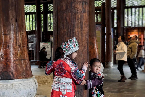 桂林至三江：东村、当地午餐和茶山其他语言的导游