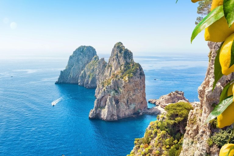 Desde Amalfi Tour en barco por la isla de Capri con snorkel y bebidas