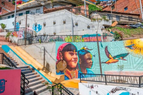 Medellín: Comuna 13, historia real y recorrido en MetrocableComuna 13: Historia real, comida local y recorrido en Metrocable