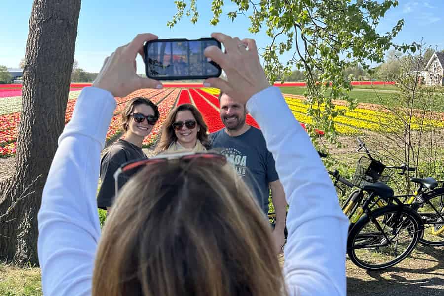 Von Lisse aus: Blumen-Radtour rund um den Keukenhof in kleiner Gruppe. Foto: GetYourGuide Von Lisse aus: Blumen-Radtour rund um den Keukenhof in kleiner Gruppe. Foto: GetYourGuide