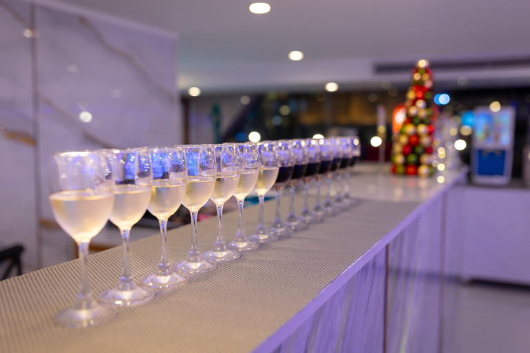 Luxury White Cruise &Premium View &Complimentary Beer & Win White Orchid Dinner on Chao Phraya with Complimentary Beer