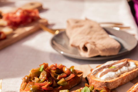 Prywatna degustacja wina z widokiem na Sagrada Familia i posiłkiem tapas