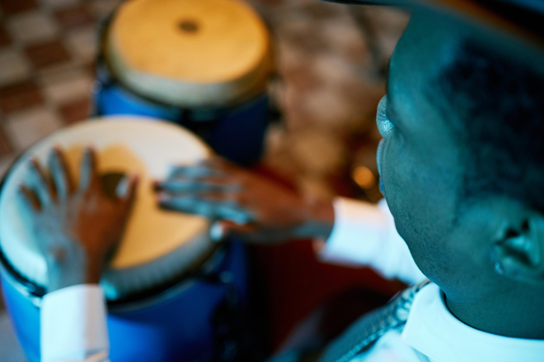 Búzios: Samba Show with Welcome Drink and Live Music