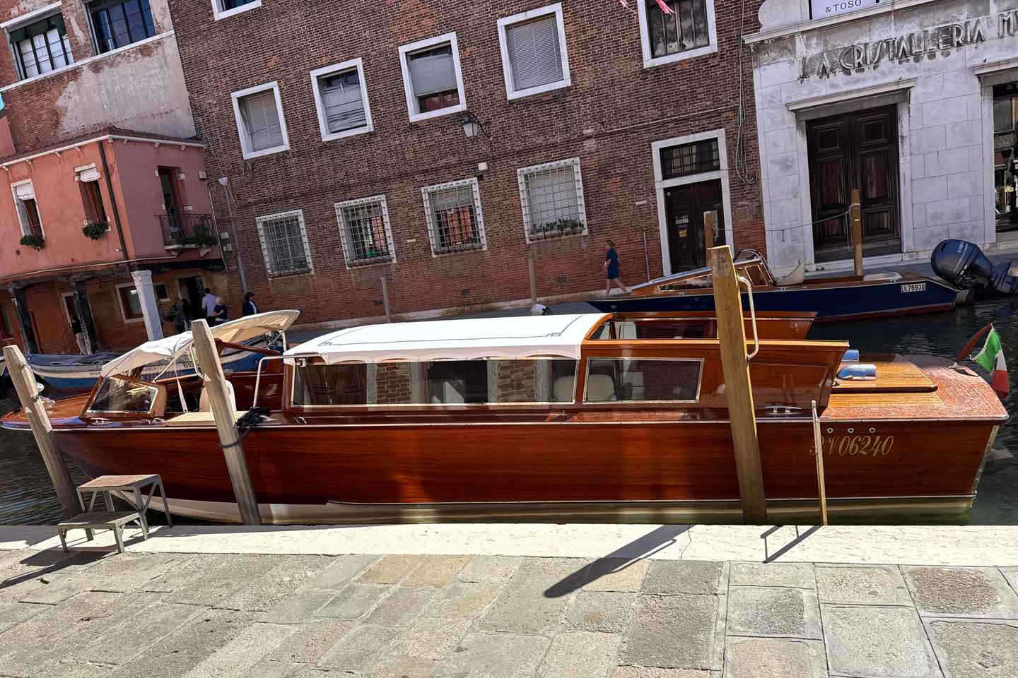 Venice: Private Tour of the Islands of Murano and Burano by Luxury Speedboat - Venice: Explore Murano and Burano by luxury speedboat – island tour