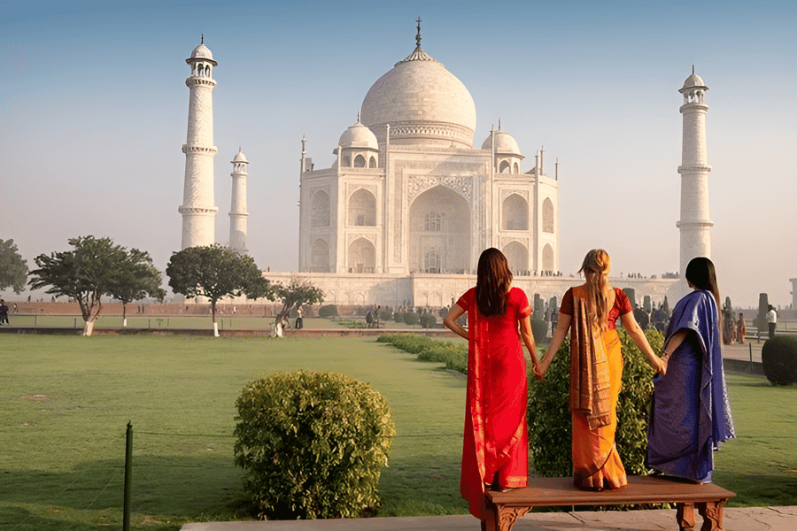 Agra: Private Tour zum Taj Mahal und Roten Fort ohne Anstehen. Foto: GetYourGuide Agra: Private Tour zum Taj Mahal und Roten Fort ohne Anstehen. Foto: GetYourGuide