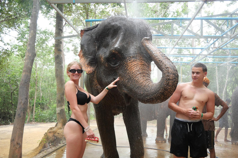 Krabi: Elephant Bathing Session at Krabi Elephant Shelter