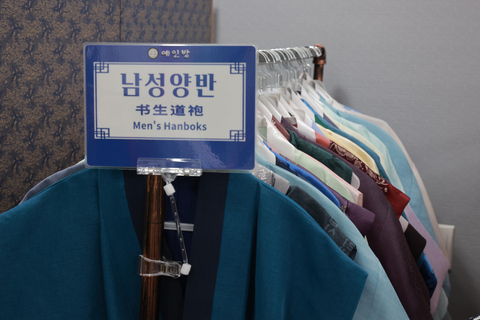 Seoul: Yeinbang Photoshoot Experience with Photographer Yeinbang:30 minutes of filming