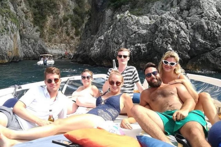 Z Sorrento: półprywatny rejs łodzią po AmalfiZ Sorrento: Półprywatna wycieczka łodzią po Amalfi